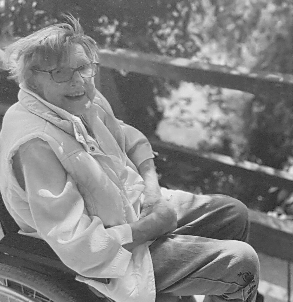 Irmgard Schrammen starb am 17. Oktober 2020 im Alter von 91 Jahren. Sie war Ehrenmitglied und fast zwanzig Jahre lang im Vorstand des Begegnungszentrums Kinderhaus.